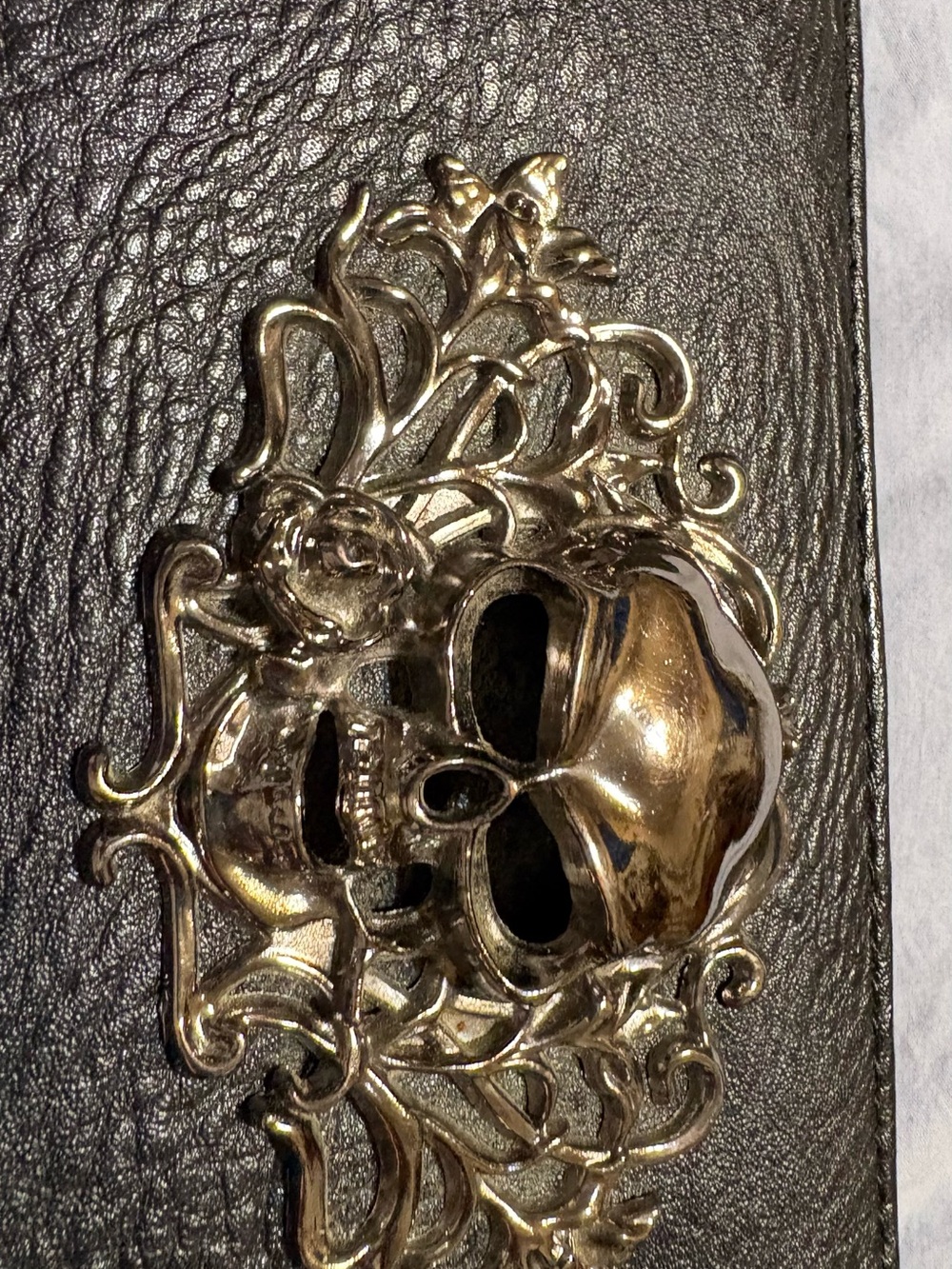 Decorative Metallic Skull Wall Accent — Gold